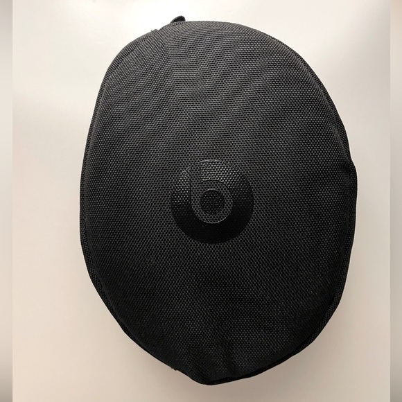Beats Solo3 Wireless Headphones (like new) - Picture 6 of 12
